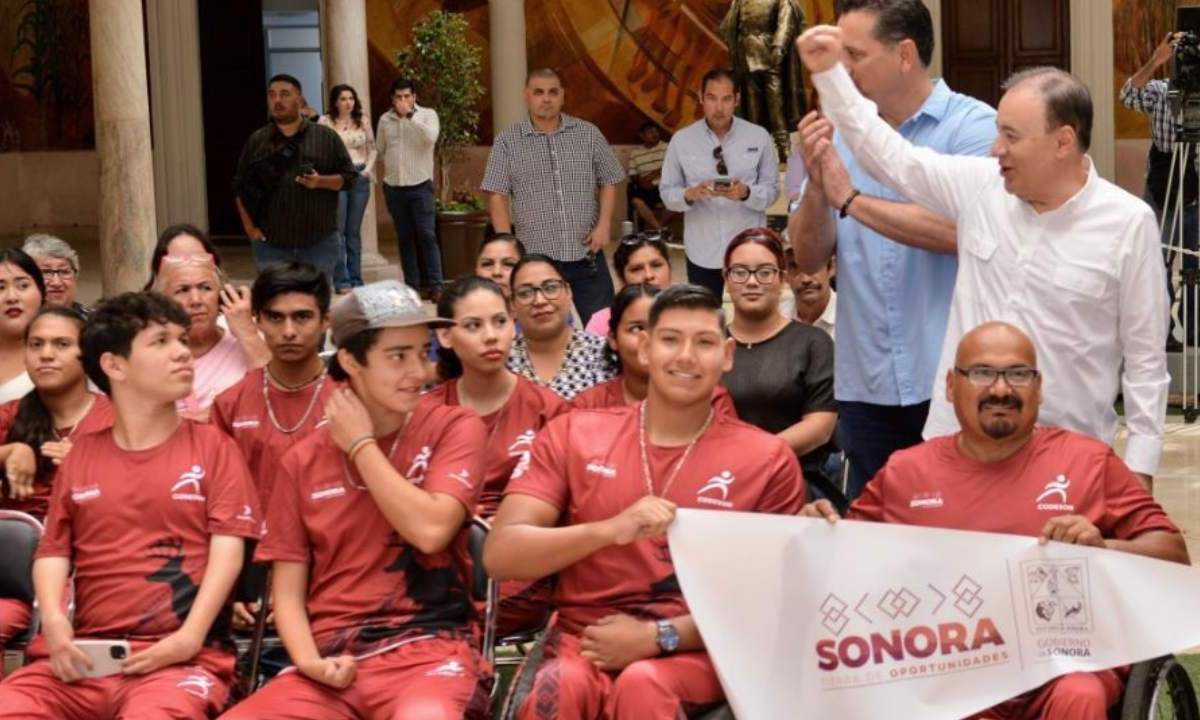 El gobernador Alfonso Durazo Montaño abanderó a la delegación sonorense que participará en las Paranacionales Conade 2023