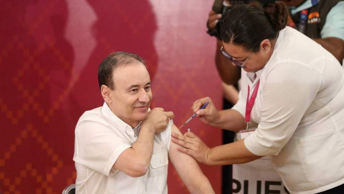 Priorizamos la salud de las y los sonorenses con inicio de campaña de vacunación invernal, dijo el gobernador de Sonora, Alfonso Durazo