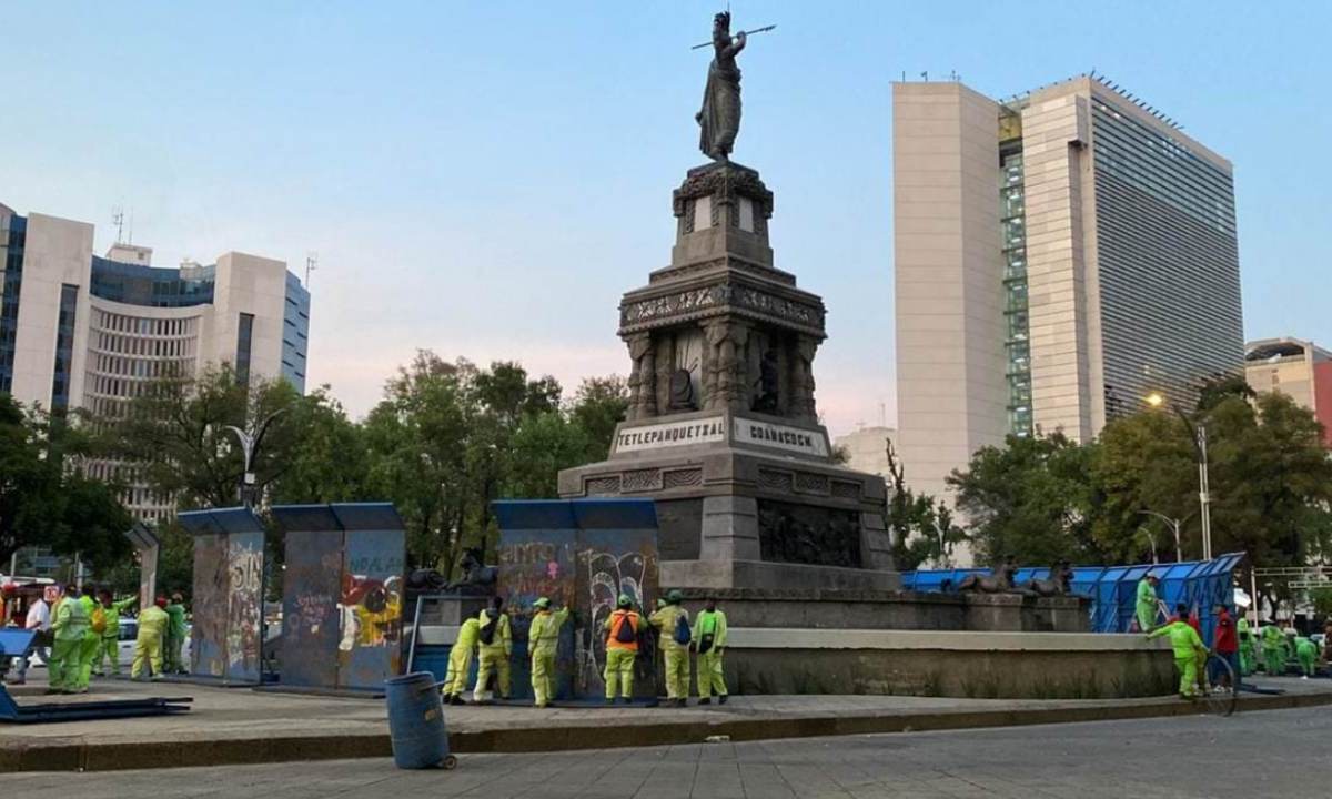 En la víspera de la marcha en defensa del Poder Judicial, se colocan vallas metálicas en monumentos como el de Cuitláhuac y en Reforma 222