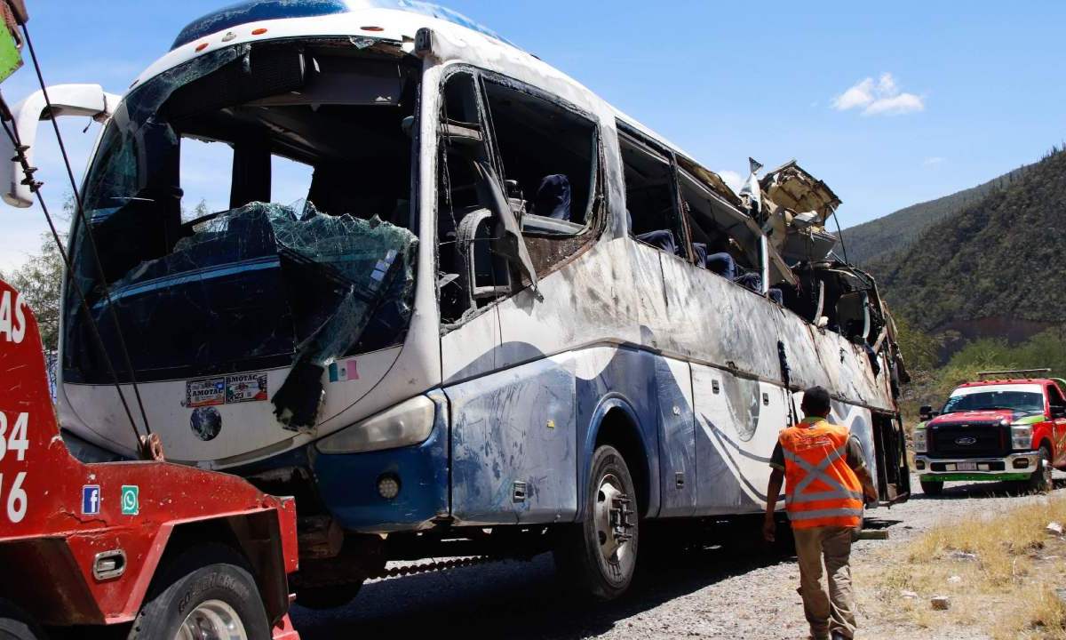 La Fiscalía de Oaxaca detuvo este sábado 7 de octubre al conductor del autobús que volcó en la carretera Oaxaca-Puebla