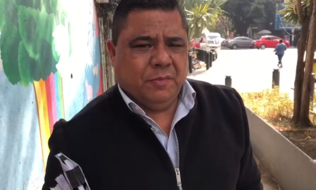 Mario Escobar, padre de Debanhi Escobar, entregó documentos para su inscripción como aspirante a una diputación por MC en Nuevo León