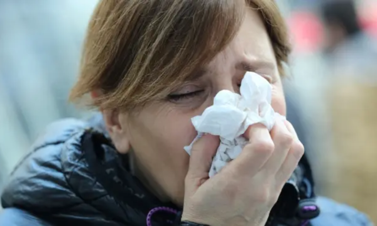 Resfriado 'brutal peor que cualquier otro virus’ azota el Reino Unido