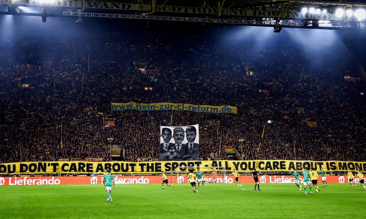 Los hinchas del Dortmund mandaron un polémico mensaje a la FIFA, UEFA y hasta al dueño del PSG