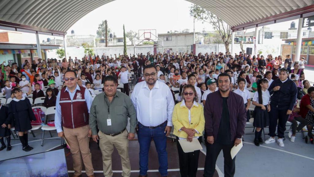 Ernesto Santillán entrega arcotecho a escuela de Ecatepec; suman 75 construidos en el municipio. Noticias en tiempo real