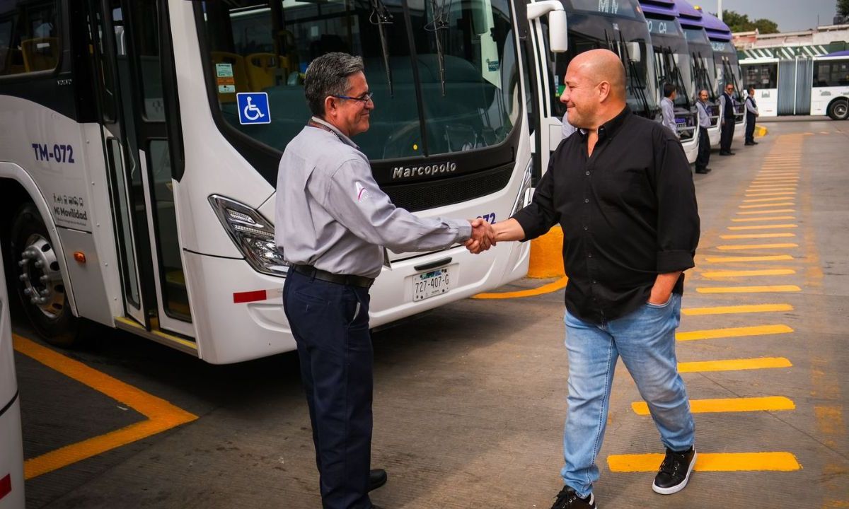 Este fin de semana entran en operación 7 nuevas unidades articuladas y 15 autobuses alimentadores para disminuir el tiempo de espera de los ciudadanos