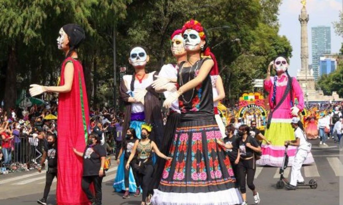 Este sádabo se realizará el Gran Desfile de Día de Muertos desde la Puerta de los Leones (Chapultepec) hasta el Zócalo de la CDMX
