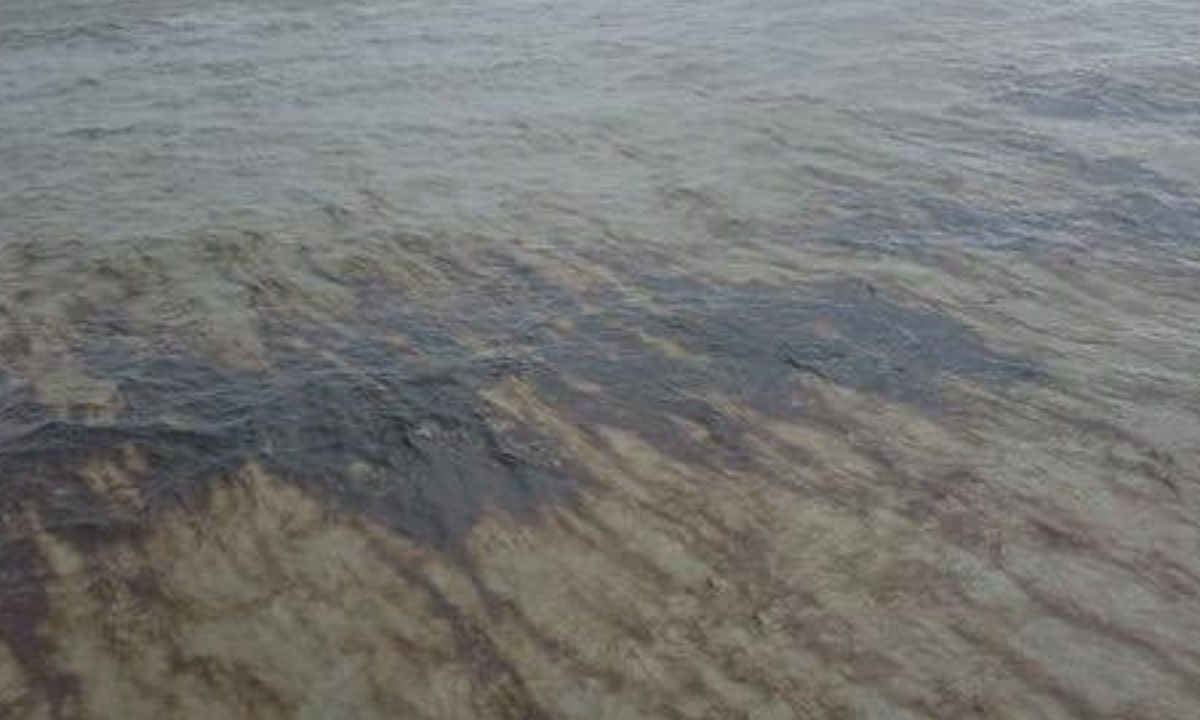 Guardia Costera vigila derrame de petróleo en el Golfo de México