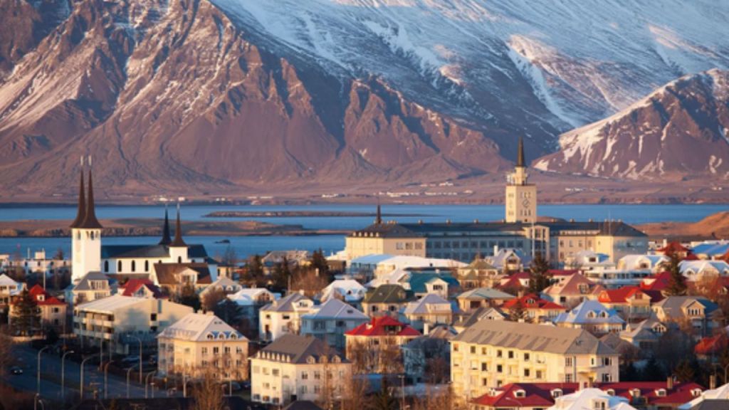 Islandia declara situación de emergencia Grindavik tras varios terremotos, y advierte de una posible erupción volcánica