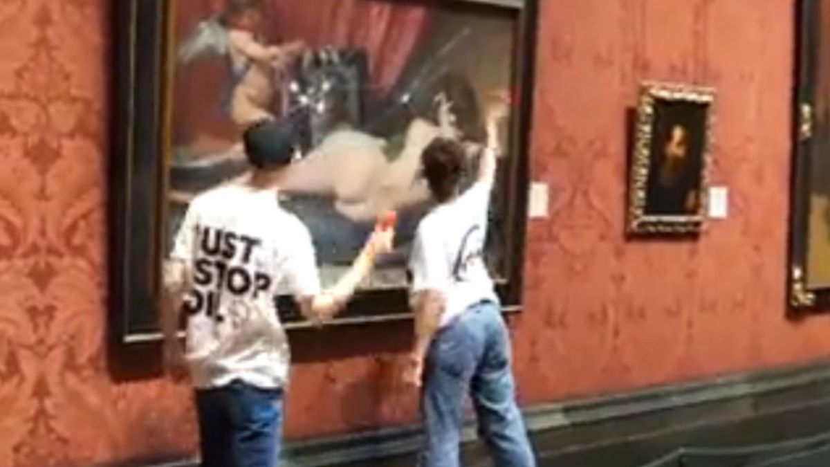 Activista de 'Just Stopo Oil' atacaron a martillazos a "La Venus del Espejo"