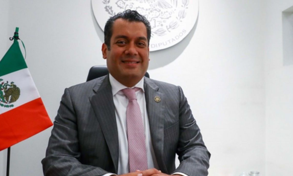 Gutiérrez Luna es abogado y maestro en Derecho Constitucional por la Escuela Libre de Derecho.