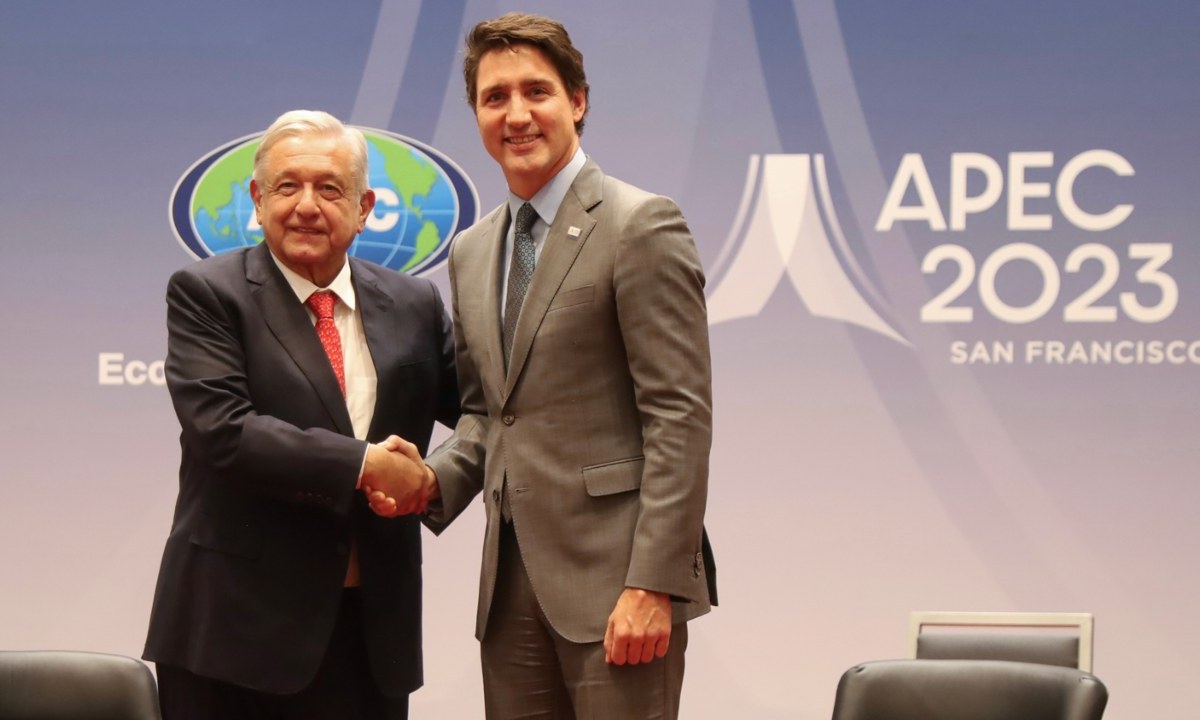 AMLO sostiene una reunión bilateral con el primer ministro de Canadá, Justin Trudeau, en el marco del Foro de APEC 2023
