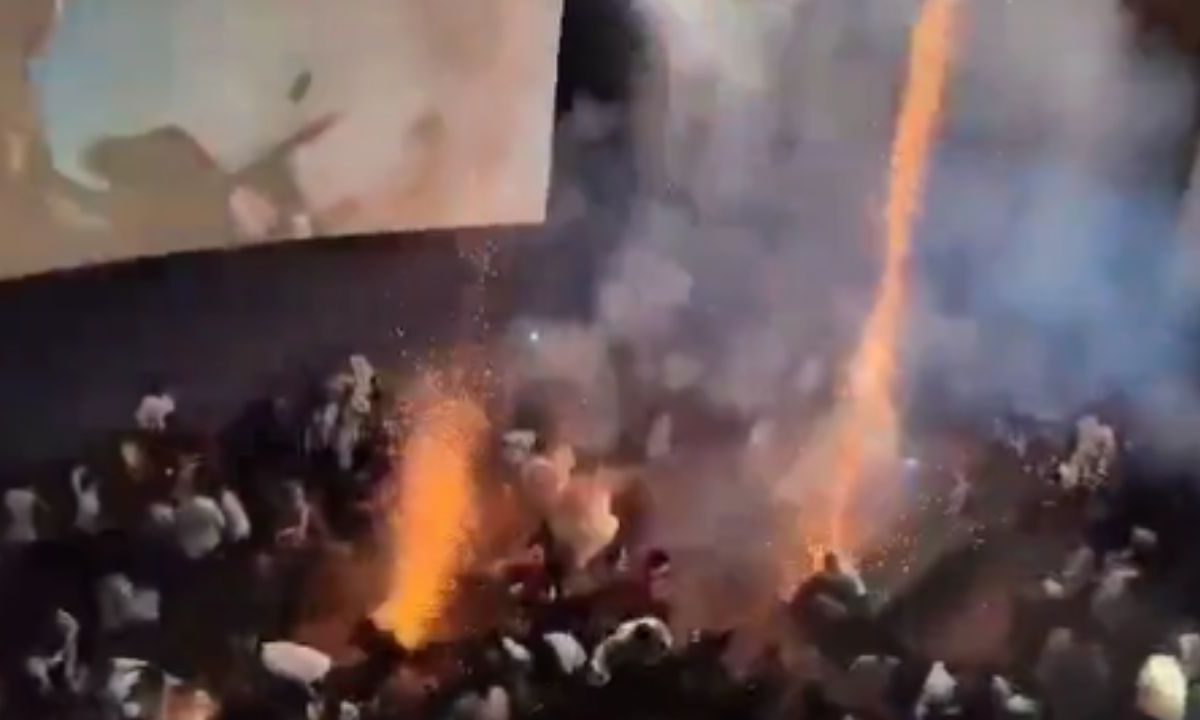 Foto:Captura de pantalla|VIDEO: Fans de Salman Khan prenden fuegos artificiales en una sala de cine