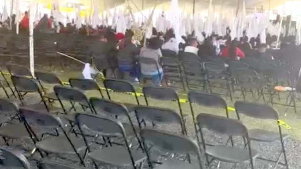 Miles de sillas se quedaron vacías durante el evento de presentación de la organización morenista Humanismo Mexiquense en Ecatepec