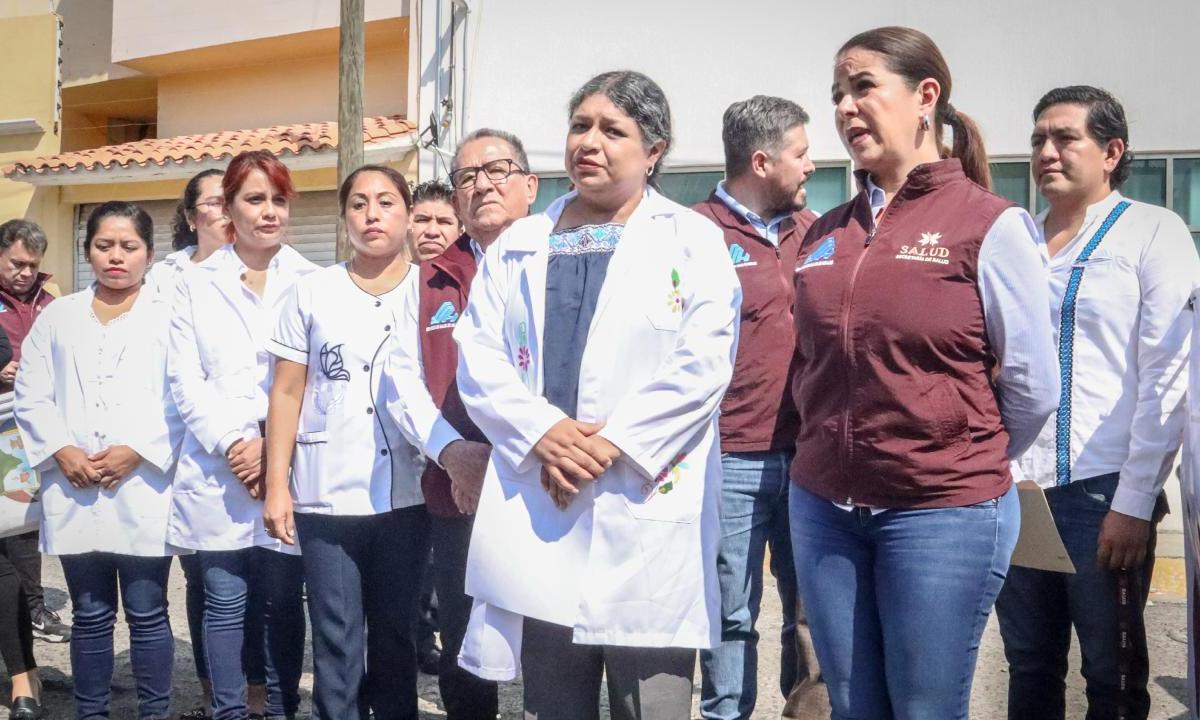 La Secretaría de Salud de Hidalgo dio el banderazo de salida a las unidades médicas móviles que trasladaron al personal de médicos a Acapulco