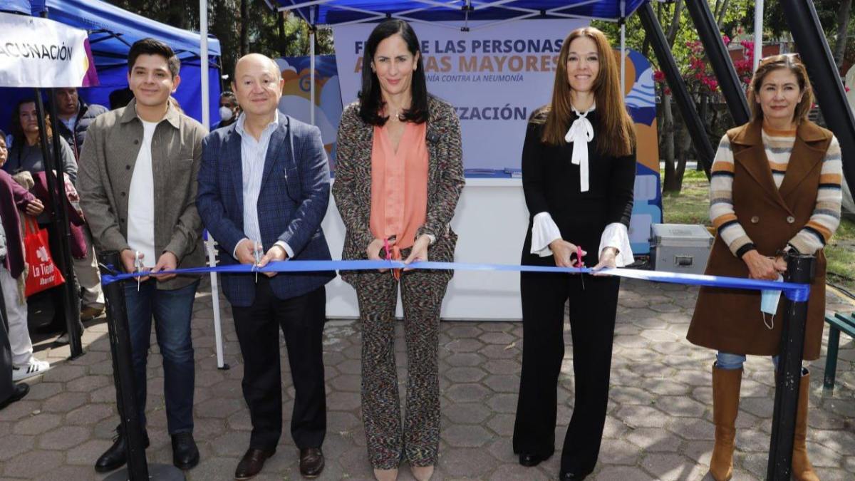 Lía Limón encabezó la Feria de las Personas Adultas Mayores “En armonía contra la neumonía”, que tuvo lugar en el Deportivo Plateros