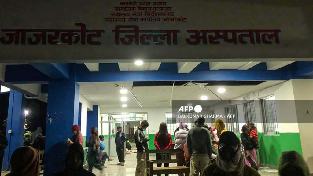 Más de 60 personas fallecieron en Nepal por un sismo de magnitud 5.6 ocurrido el viernes 3 de noviembre por la noche