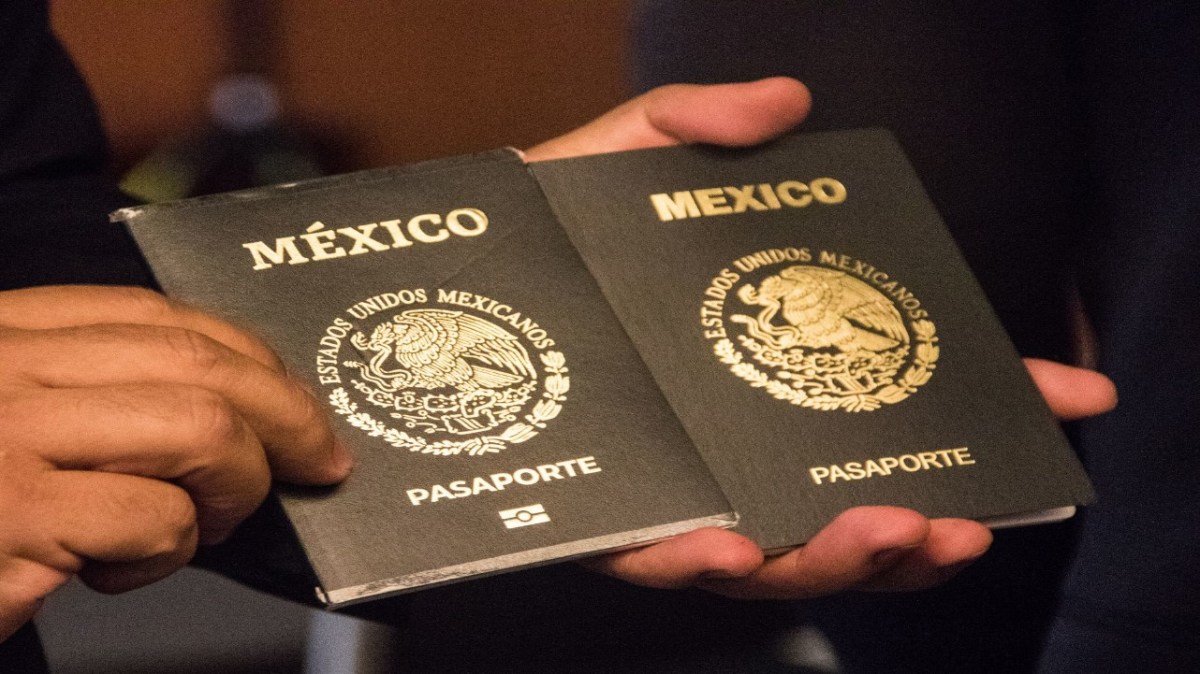 fotografía de un pasaporte mexicano