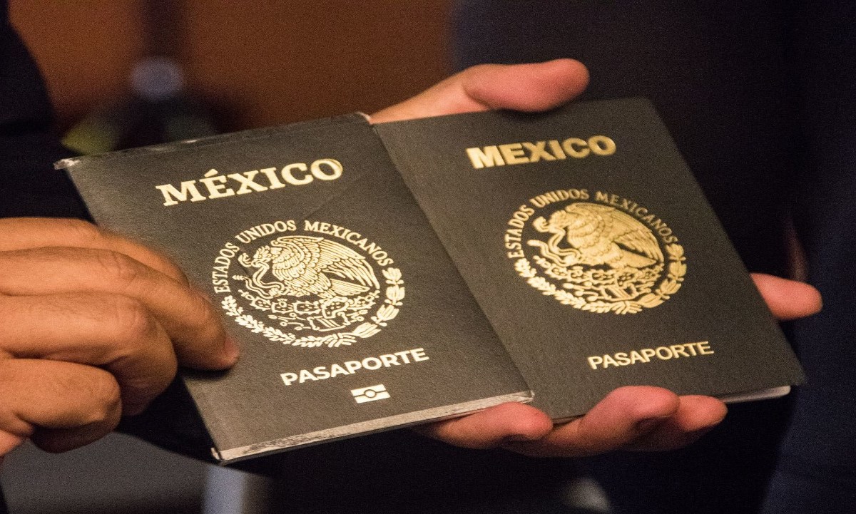 fotografía de un pasaporte mexicano