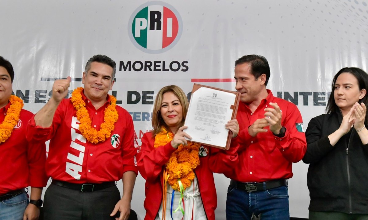 Lucía Meza se registró este jueves como precandidata del PRI a la gubernatura de Morelos y dice rescatará la dignidad del estado
