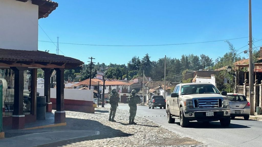 El Gobierno federal realizó un operativo en Tapalpa; varias carreteras al sur de Jalisco fueron bloqueadas.
