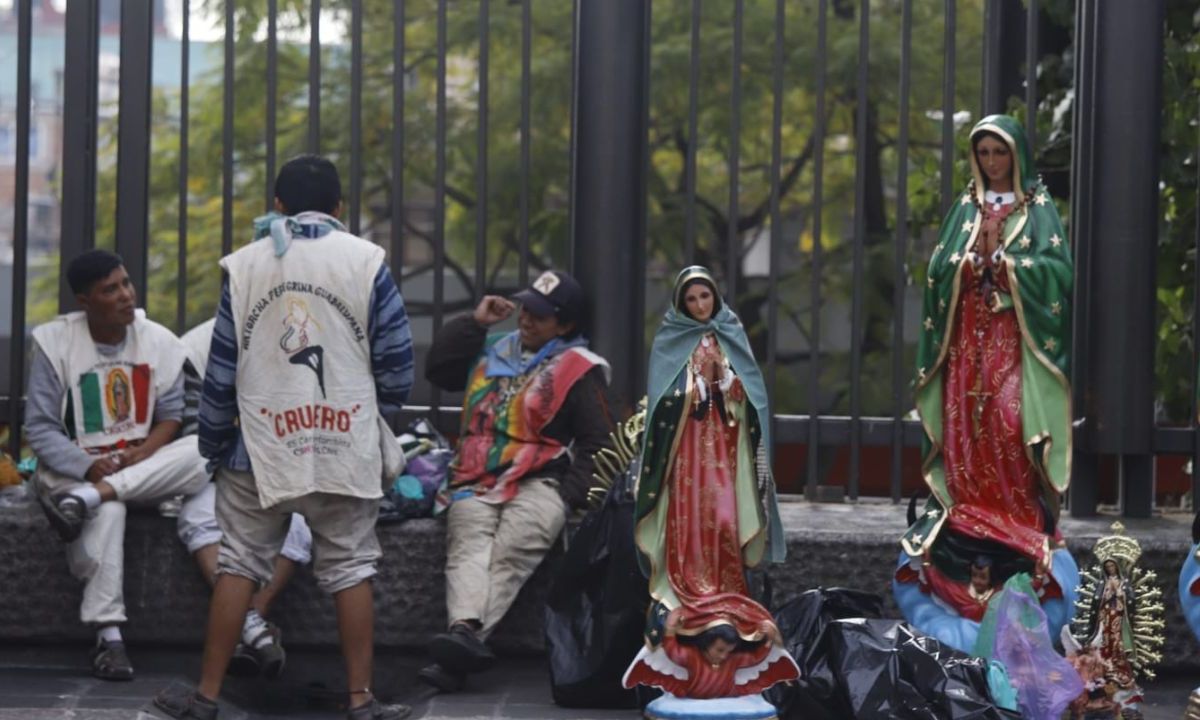 Previo a los festejos del 12 de Diciembre, peregrinos empiezan a llegar a la Basílica de Guadalupe