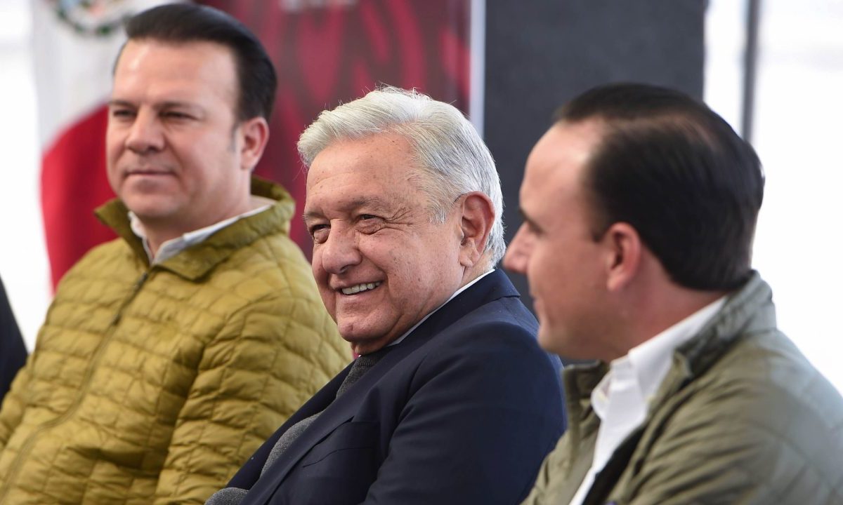 Esteban Villegas, gobernador de Durango, bendijo al presidente Andrés Manuel López Obrador y lo consideró un gran mandatario