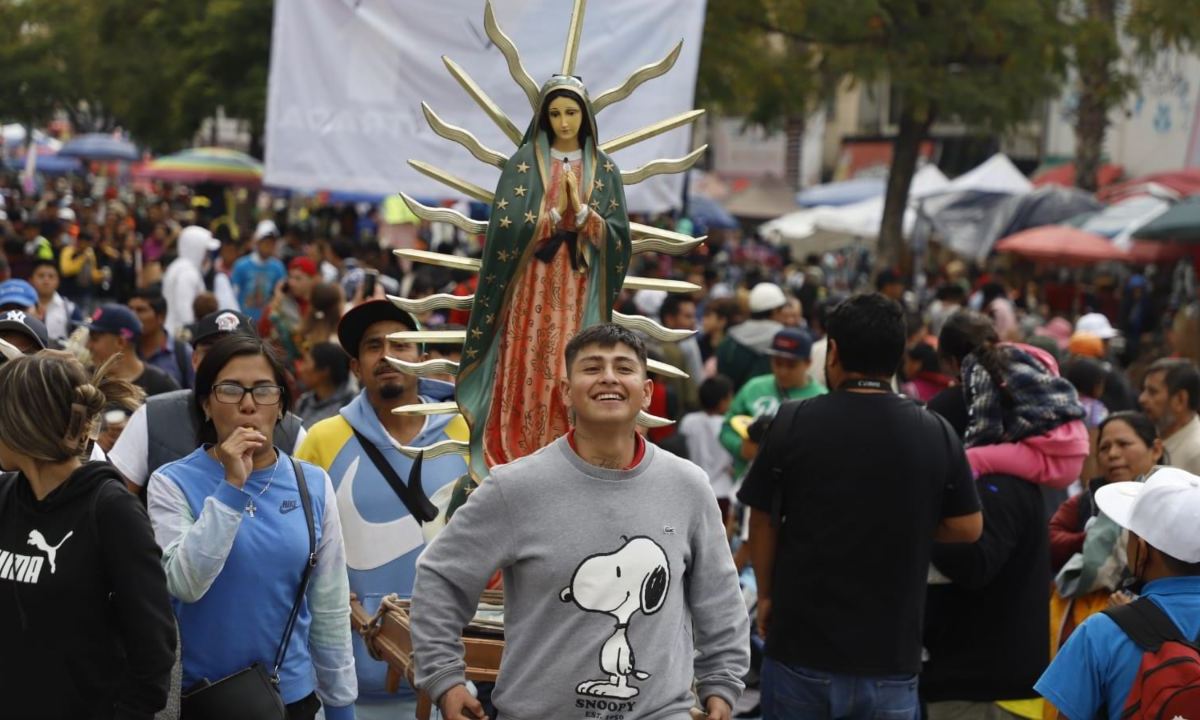 En este 12 de diciembre, Día de la Virgen de Guadalupe, la Basílica de Guadalupe se desbordó con la llegada de las peregrinaciones,