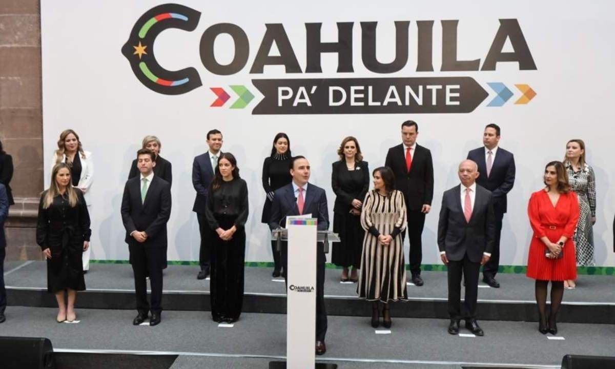 El gobernador de Coahuila, Manolo Jiménez Salinas, presentó a parte de su equipo de trabajo que le acompañará durante su gobierno