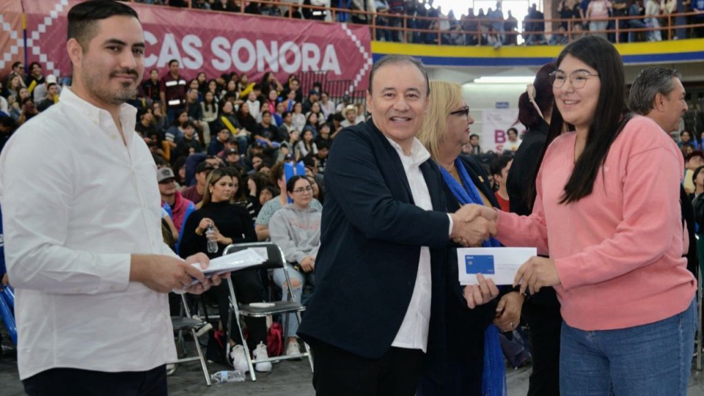 Al completar 112 mil 160 becas entregadas, el gobernador Alfonso Durazo Montaño culminó un año histórico para las y los alumnos sonorenses