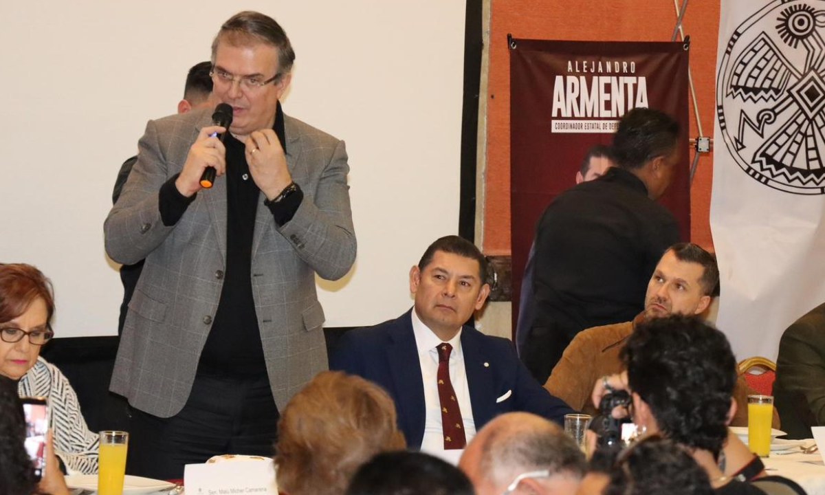 Marcelo Ebrard se reunió este martes en Puebla con Alejandro Armenta, coordinador de los comités de defensa de la 4T en ese estado