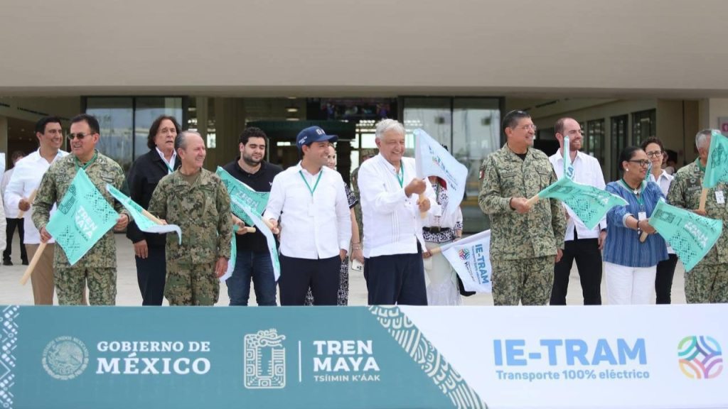 El Gobernador Mauricio Vila y el Presidente Andrés Manuel López Obrador realizaron el banderazo inaugural de la primera ruta del Ie- tram