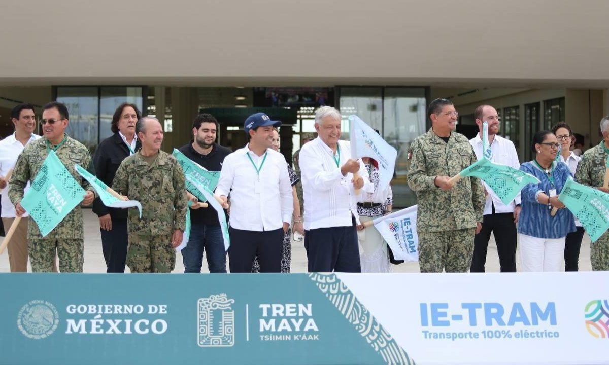 El Gobernador Mauricio Vila y el Presidente Andrés Manuel López Obrador realizaron el banderazo inaugural de la primera ruta del Ie- tram