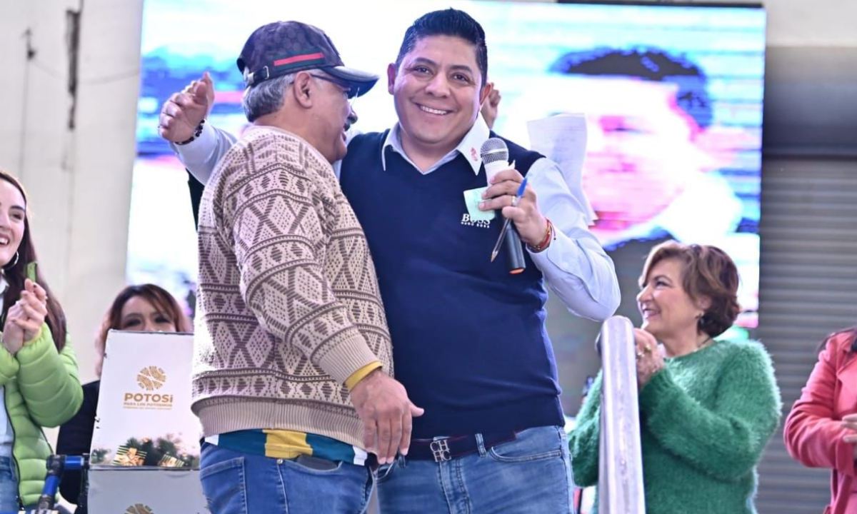 El Gobernador de San Luis Potosí, Ricardo Gallardo Cardona, compartió momentos de alegría junto a 6 mil taxistas potosinos y sus familias