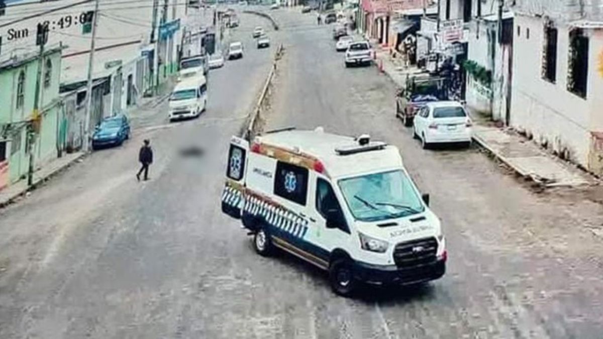 Paciente cae desde una ambulancia en movimiento en Chiapas