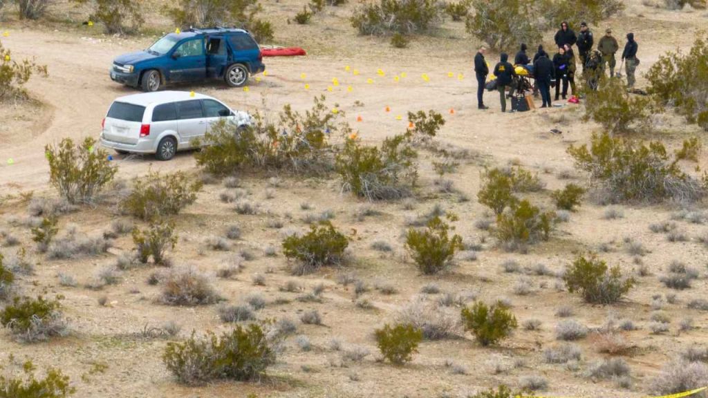 Policía de California realiza primeros arrestos por homicidio múltiple en el desierto