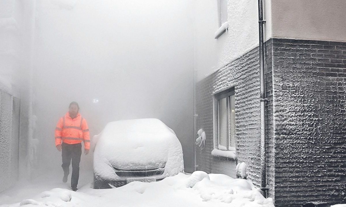 PREVENCIÓN. En la Universidad de Salford, al noreste de Inglaterra, simulan tormentas de nieve para desarrollar futuras soluciones de calefacción.