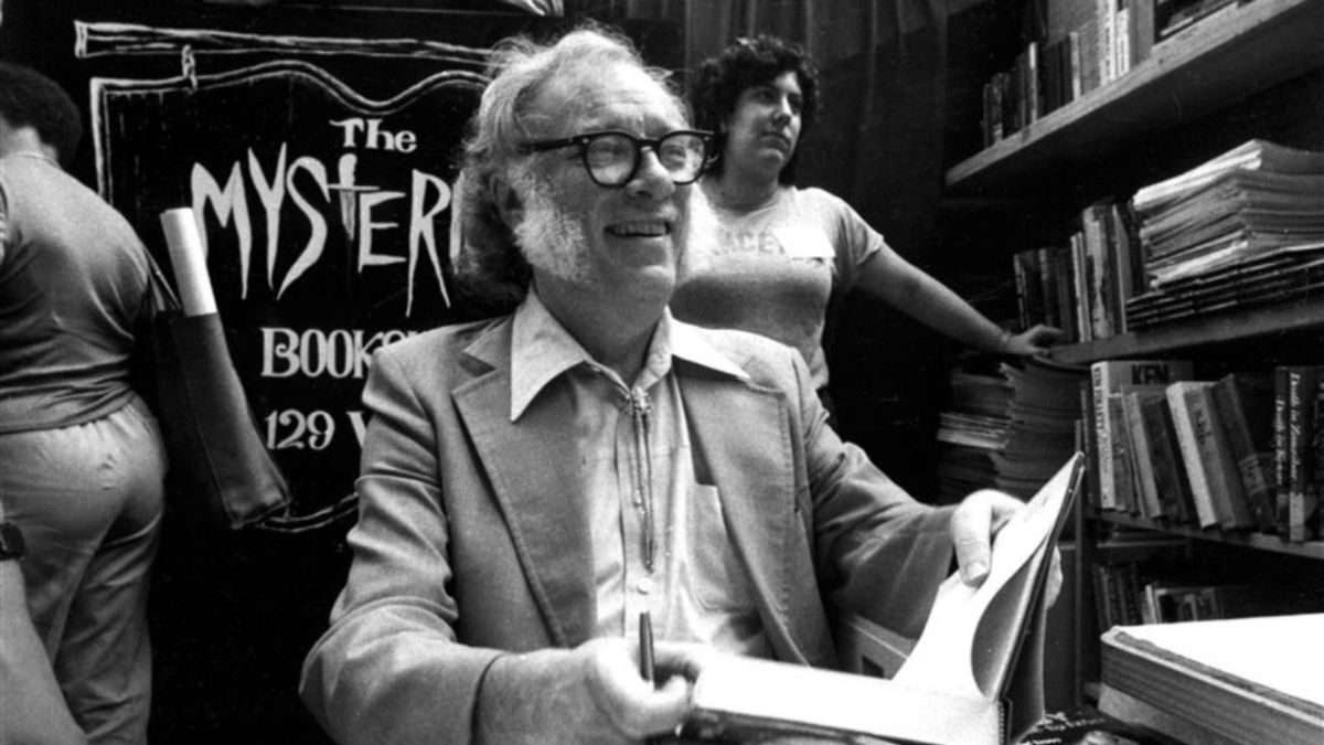 El escritor Isaac Asimov en una firma de libros.
