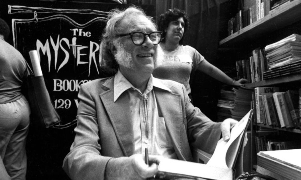 El escritor Isaac Asimov en una firma de libros.