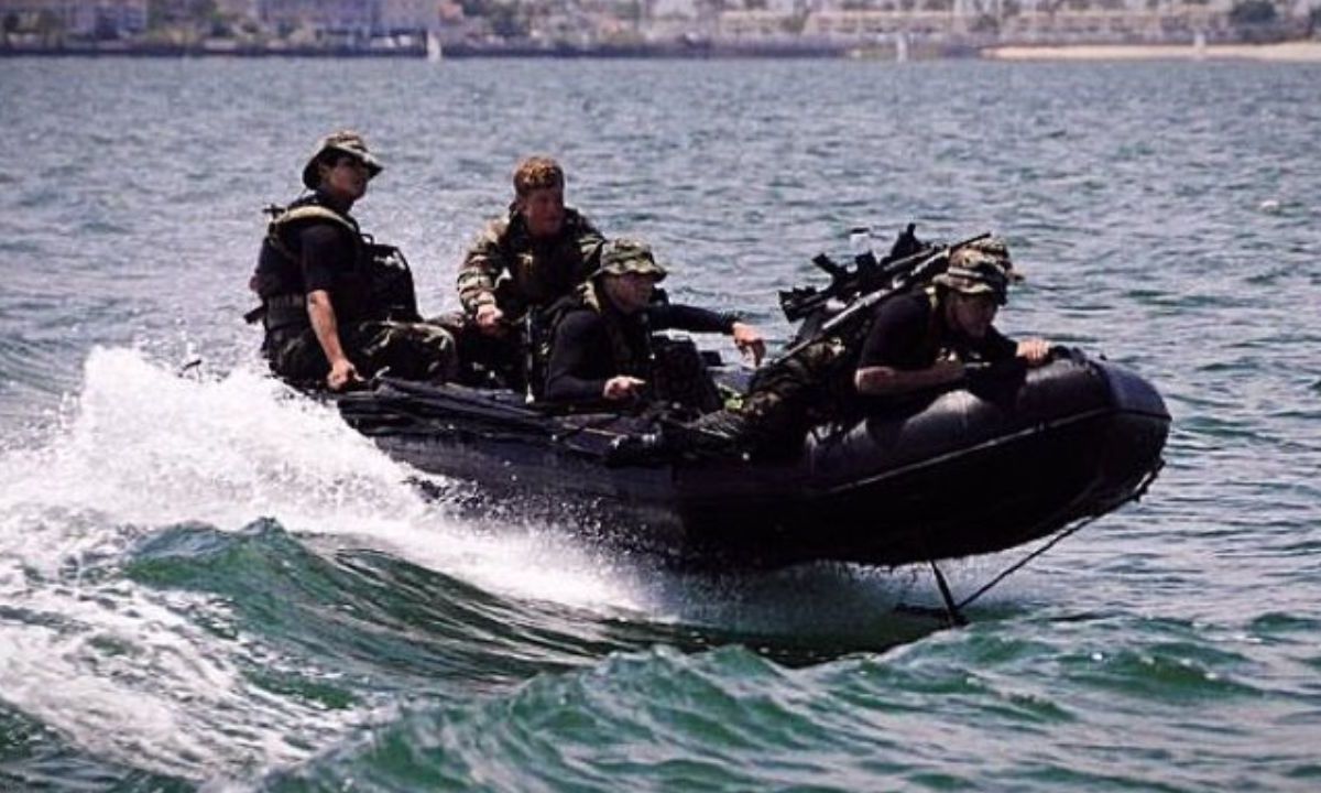 EU declara "fallecidos" a dos agentes especiales perdidos en el mar
