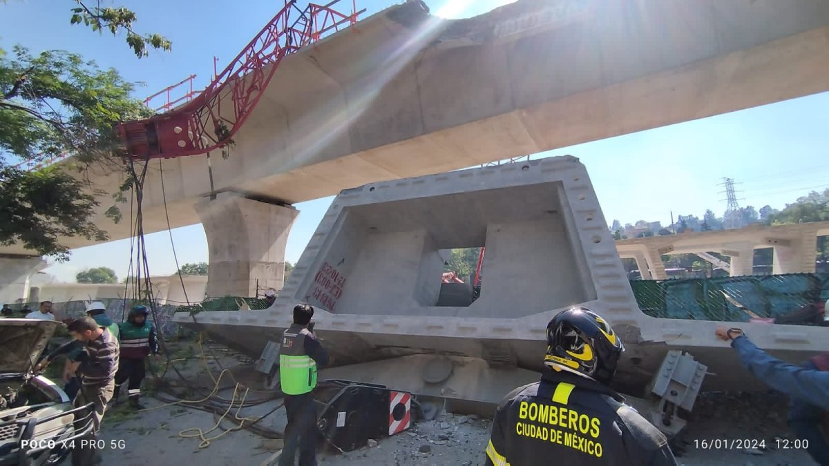 La Secretaría de Obras y Servicios de la Ciudad de México reportó que no se registran lesionados tras la caída de una trabe.