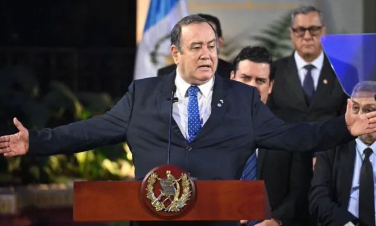 Impiden entrada de Giammattei, expresidente de Guatemala, a EU por ‘corrupción’