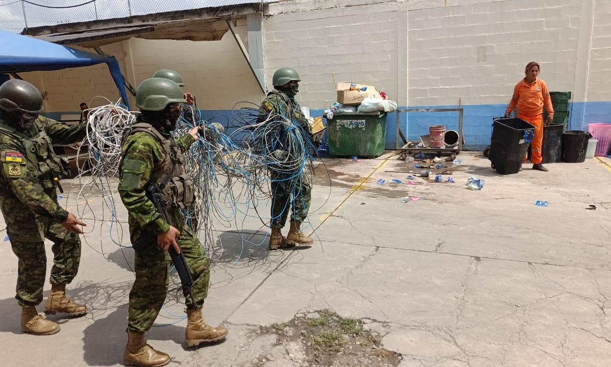 Fuerzas Armadas de Ecuador cortan acceso a internet en cárcel de Machala