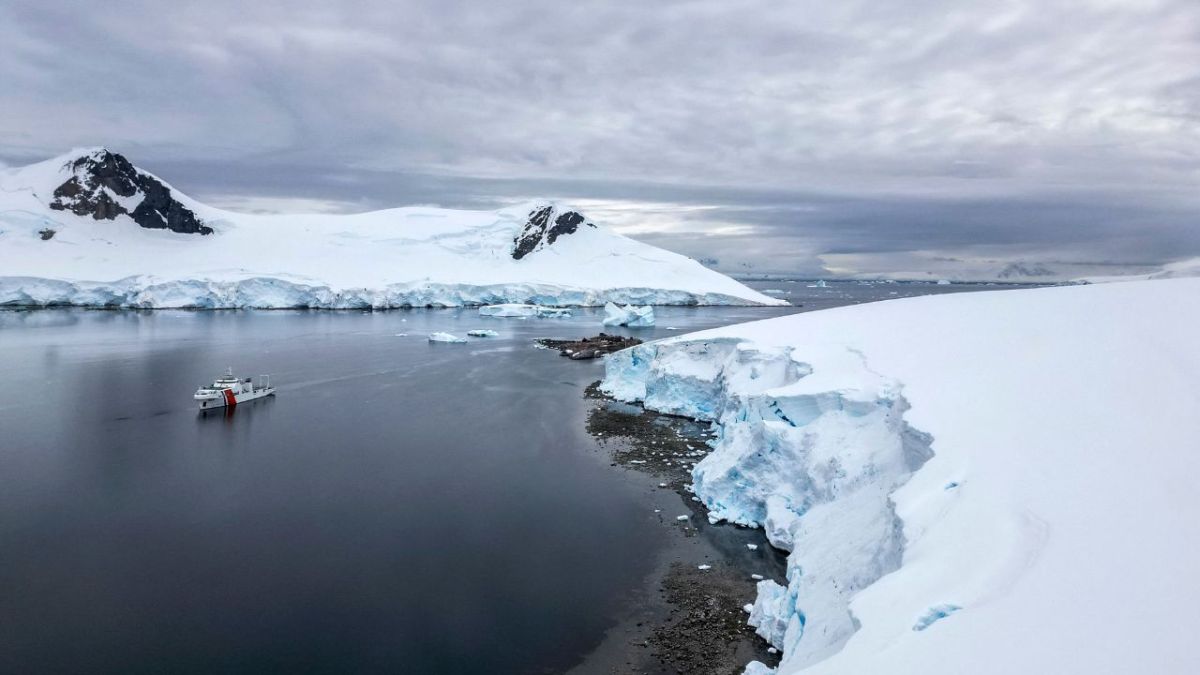 Foto:AFP|El iceberg más grande del mundo se derrite; le quedarían pocos meses de existencia