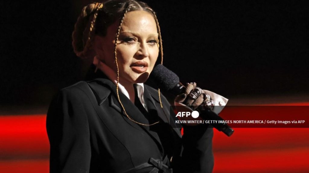Dos fans de Madonna presentaron una denuncia contra la cantante; la acusan de "negligencia" por el retraso en el inicio de sus conciertos