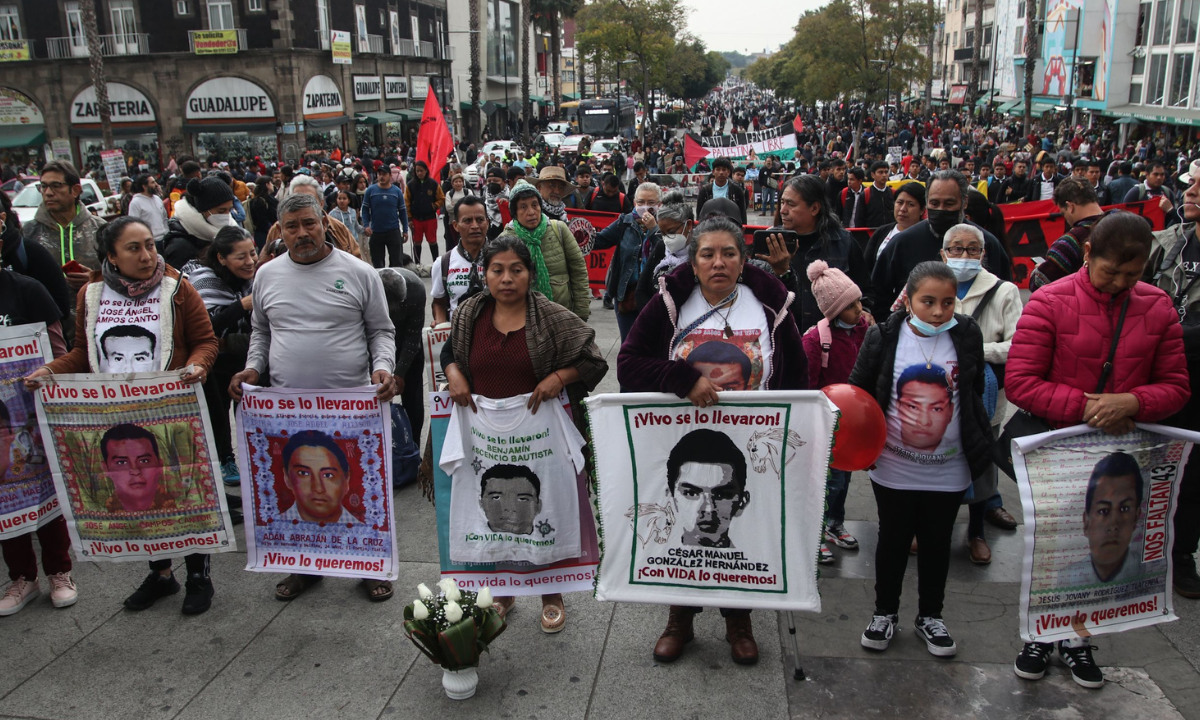 López Obrador también pidió al abogado que asesora a los papás de los jóvenes desaparecidos de Ayotzinapa que no caiga en actos de provocación