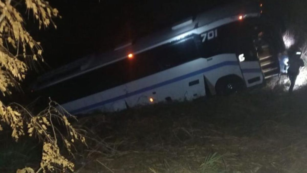 Autobús con migrantes volcó en la carretera Panamericana 190