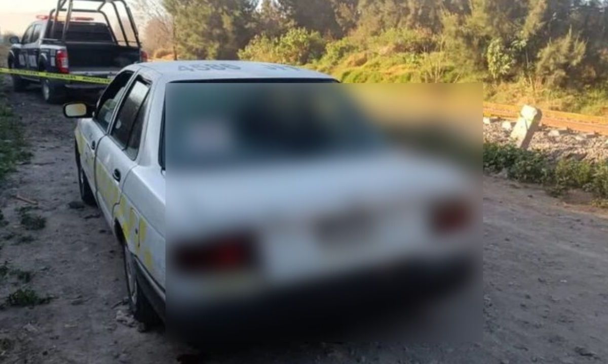Encuentran cuatro cuerpo al interior de un taxi en Valle de Chalco; dos en la cajuela y dos en los asientos