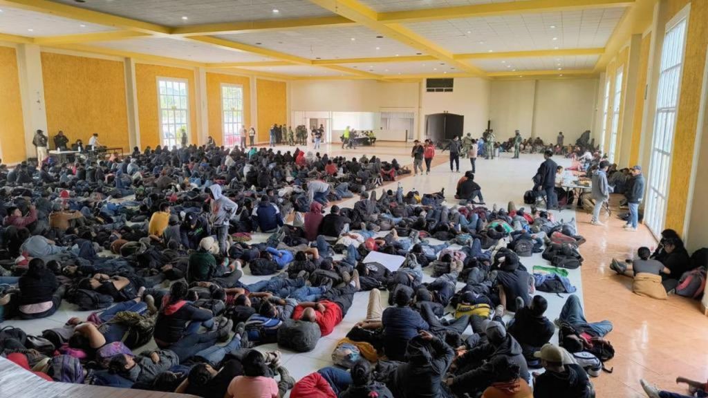 Defensa, Guardia Nacional y gobierno de Tlaxcala rescatan a más de 700 migrantes