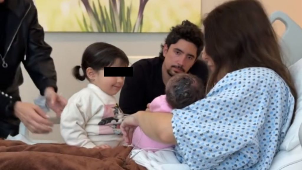 Foto:Captura de pantalla|VIDEO: Alex Fernández le da la bienvenida a su segunda hija