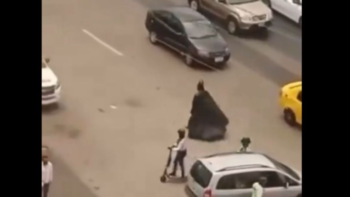 La figura del superhéroe de DC Comics “Batman” se volvió viral en redes sociales, tras presuntamente caminar por calles de Ecuador